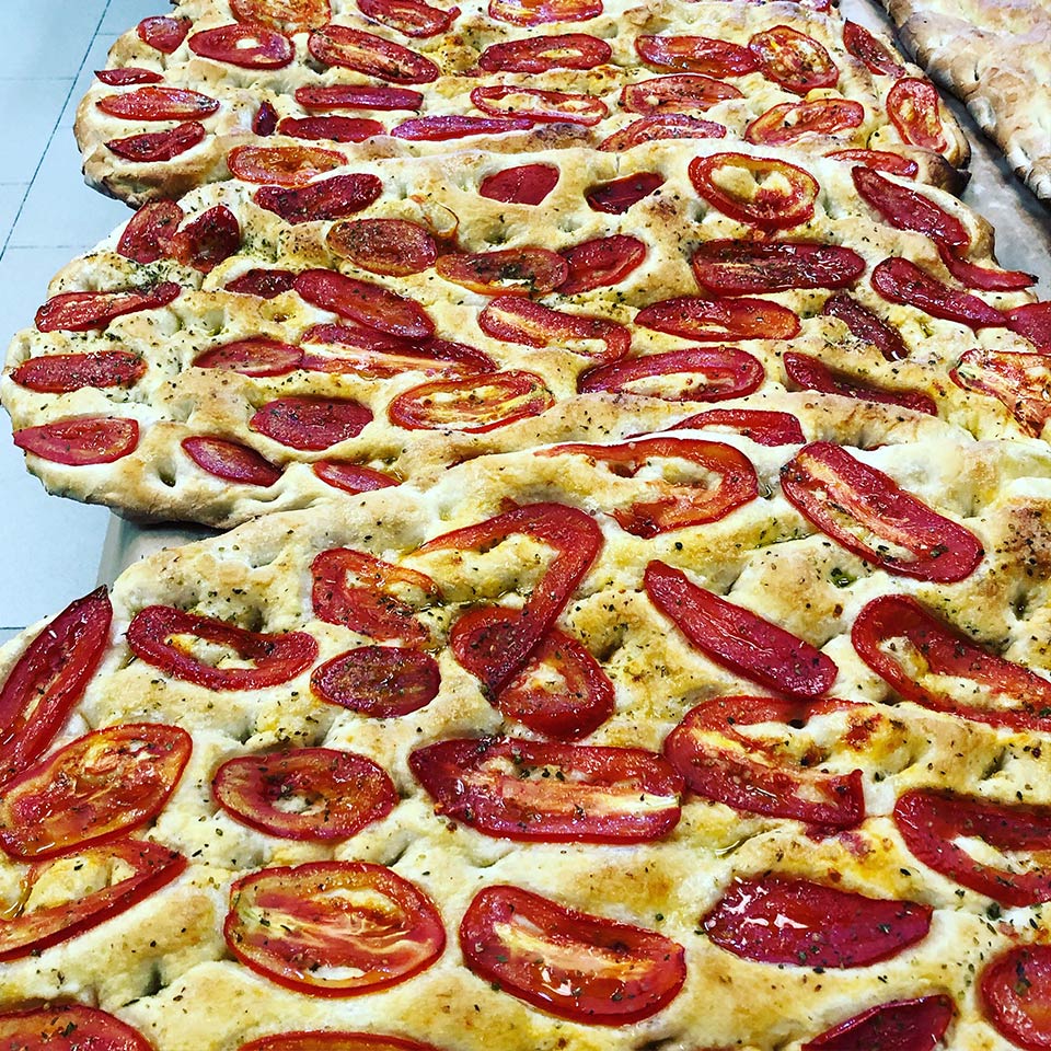 Panificio Fioravanti schiacciata al pomodoro